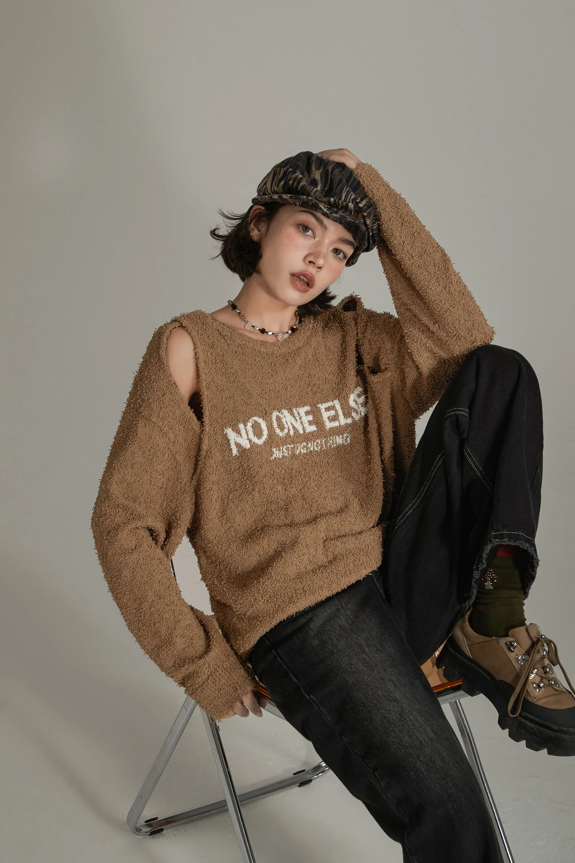 Logo Shoulder Split Loose Knit Sweater